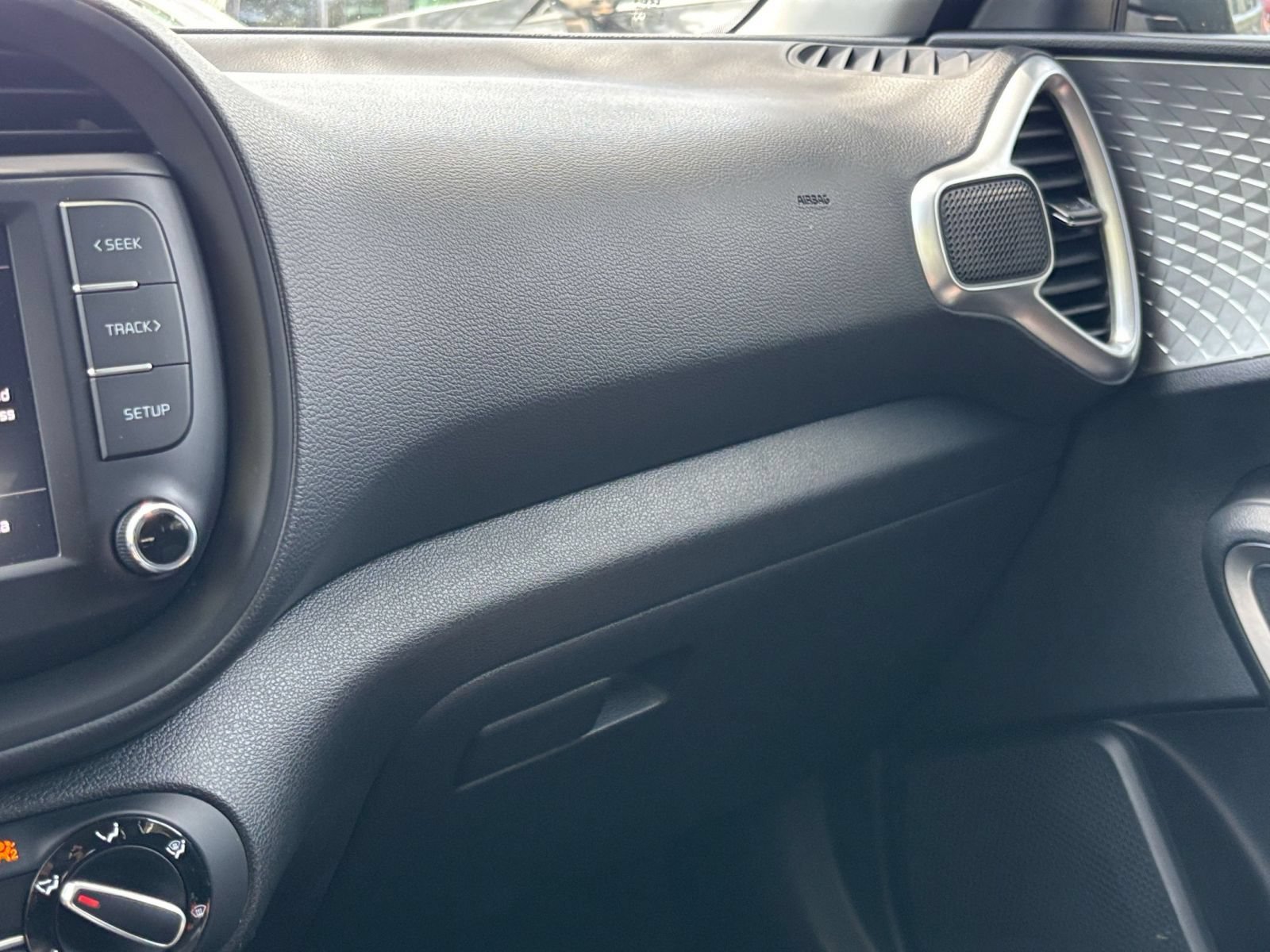Used 2025 Kia Soul LX w/ LX Technology Package FWD image 32