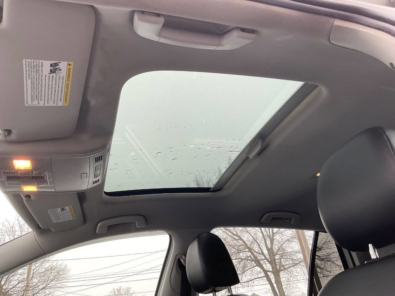 Used 2021 Volkswagen Golf 4-Door image 22