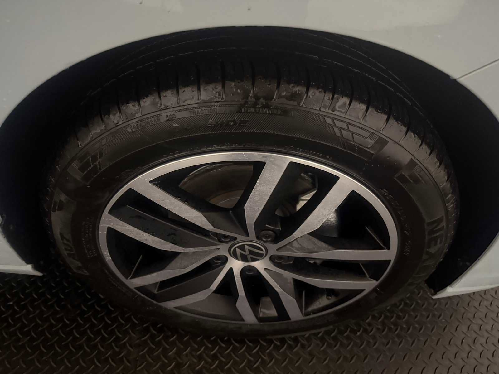 Certified 2025 Volkswagen Jetta SE w/ Sunroof Package image 12