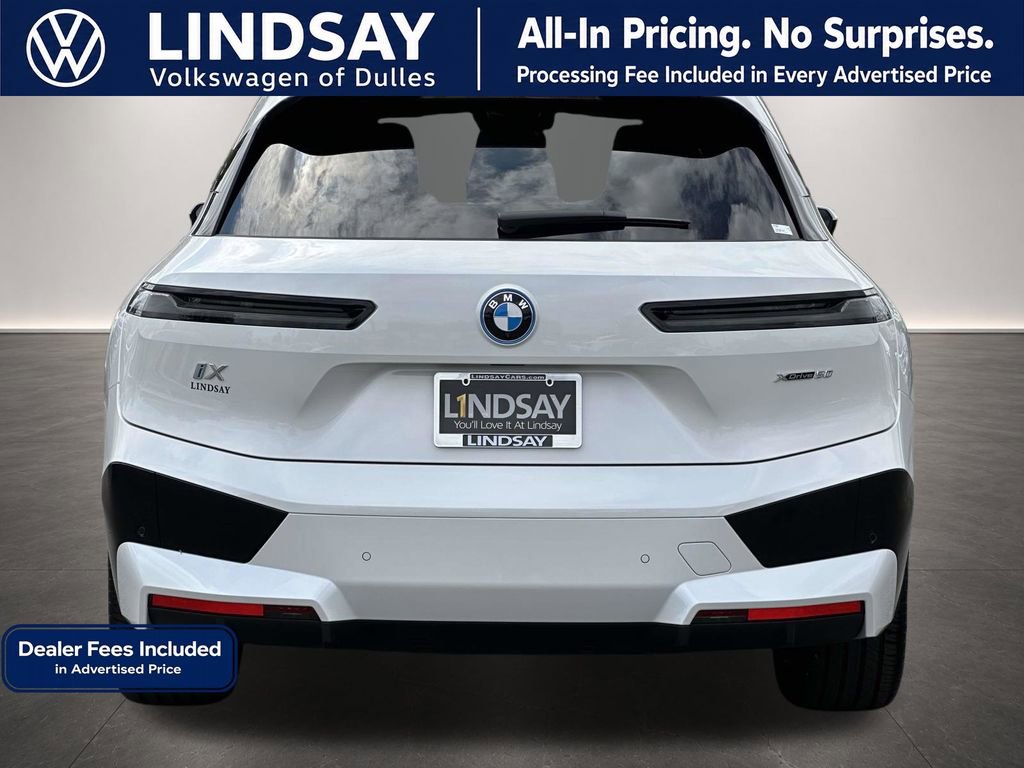 Used 2023 BMW iX xDrive50 w/ Sport Package AWD/4WD image 6