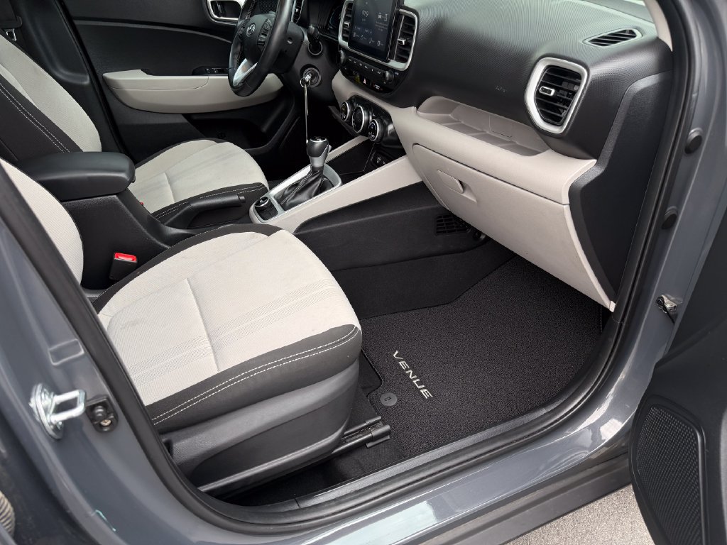 Used 2023 Hyundai Venue SEL w/ Cargo Package FWD image 43