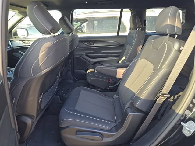 Used 2024 Jeep Grand Cherokee L Laredo AWD/4WD image 8