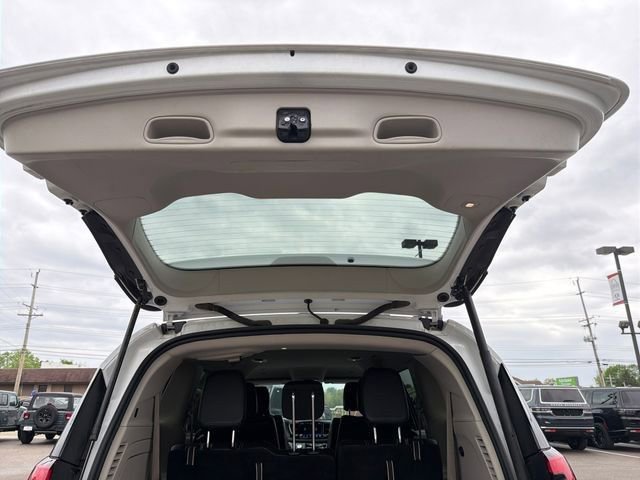 Used 2024 Chrysler Pacifica Limited FWD image 27