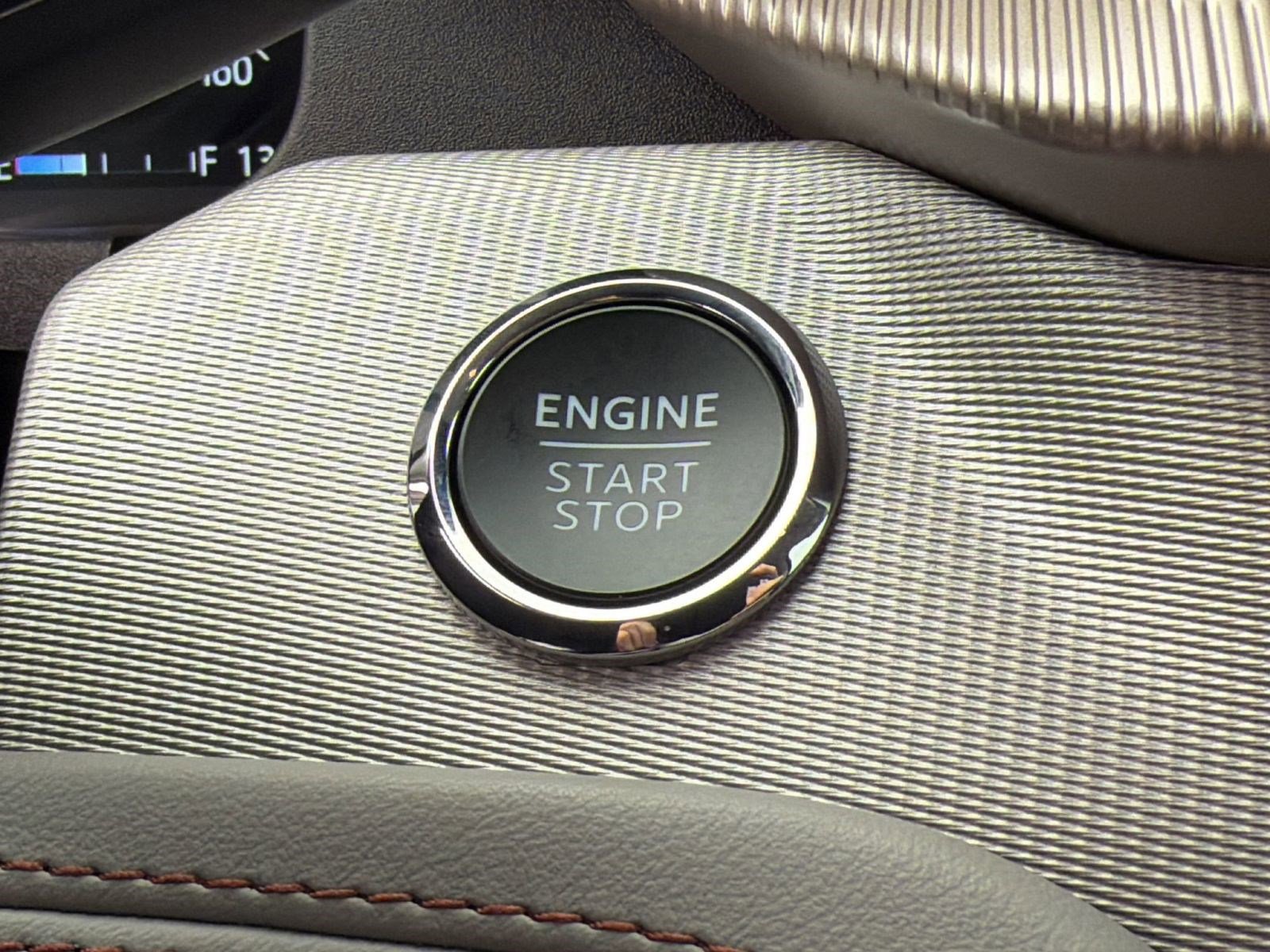 Used 2025 Ford Explorer Active w/ Active Comfort Package image 26