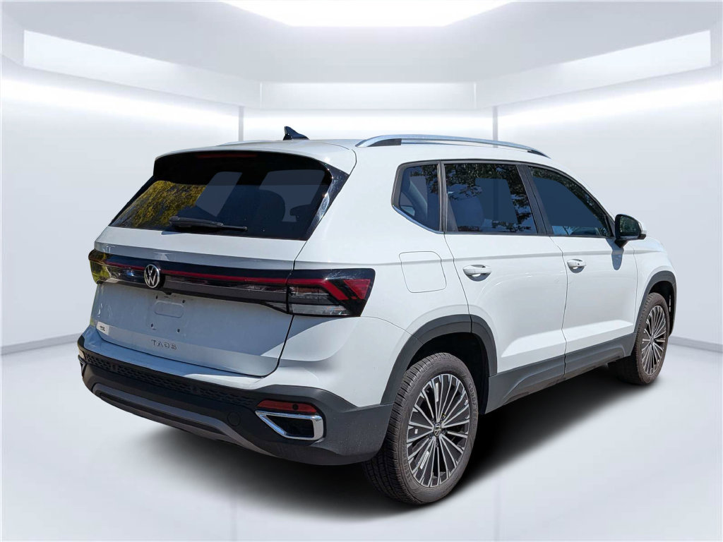 Used 2025 Volkswagen Taos SE FWD image 3