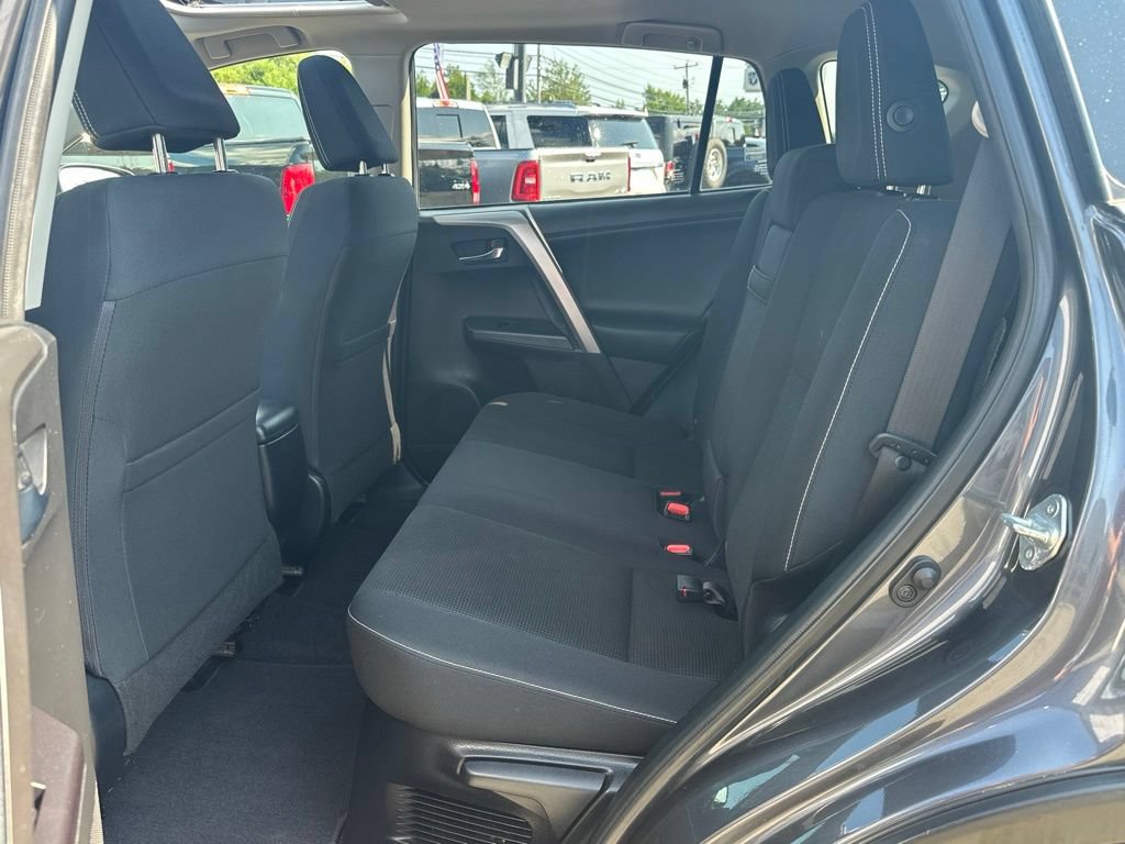 Used 2016 Toyota RAV4 XLE AWD/4WD image 32