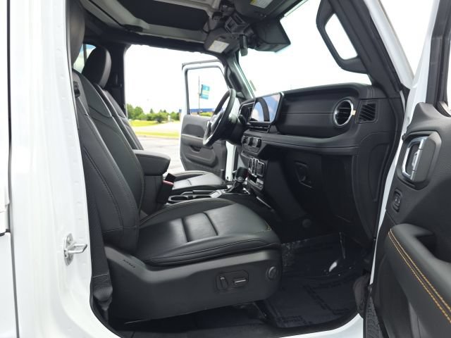 Used 2025 Jeep Wrangler Unlimited Sahara w/ Safety Group AWD/4WD image 39