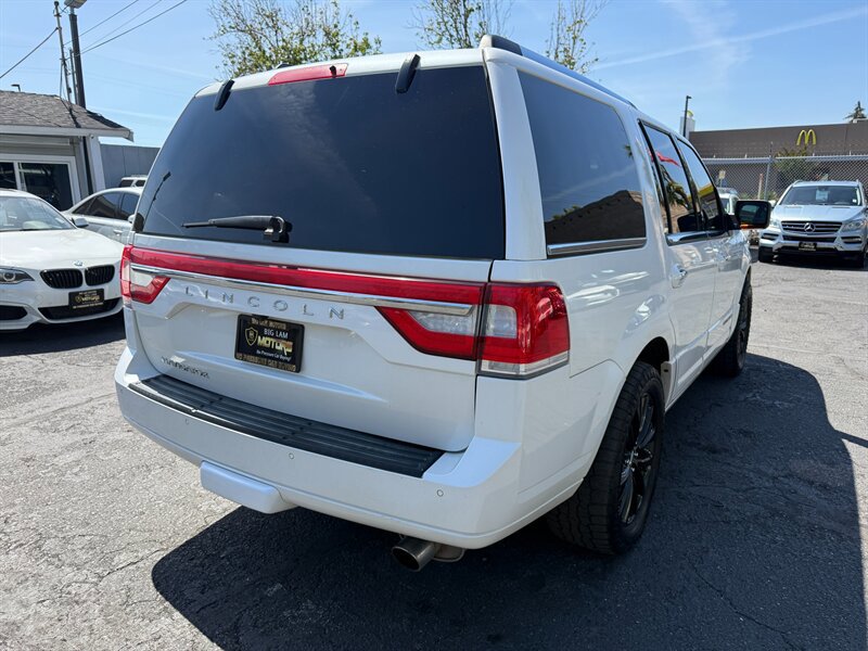 Used 2017 Lincoln Navigator Select AWD/4WD image 5