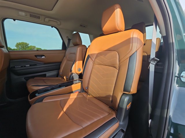 Used 2023 Nissan Pathfinder Platinum AWD/4WD image 30