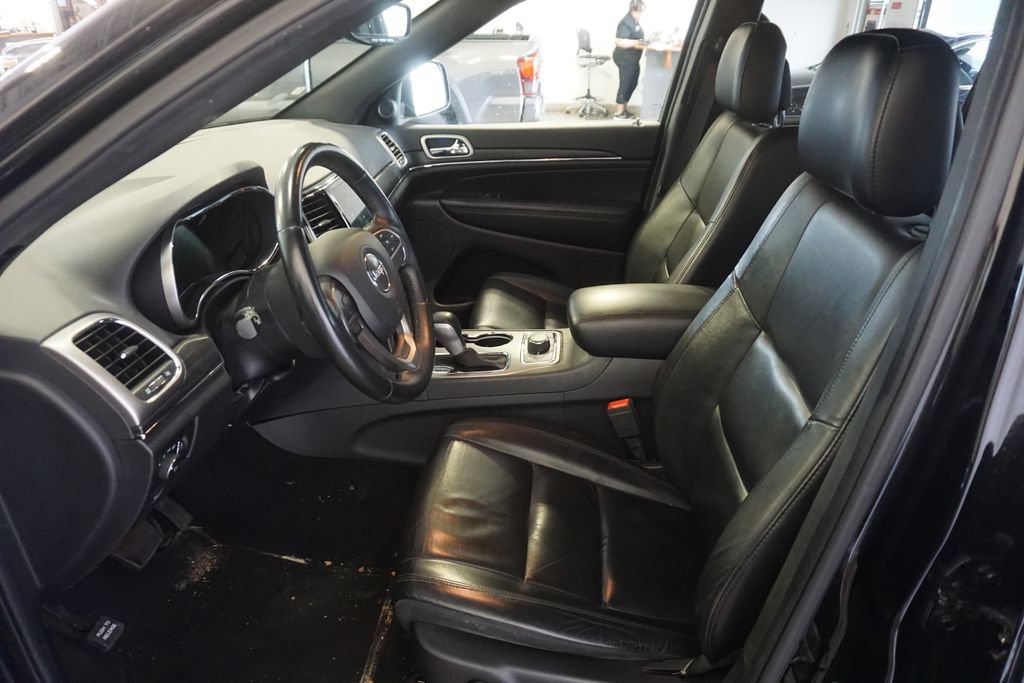 Used 2019 Jeep Grand Cherokee Limited AWD/4WD image 12