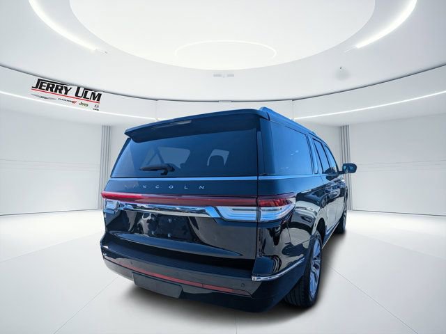 Used 2023 Lincoln Navigator L Reserve image 3