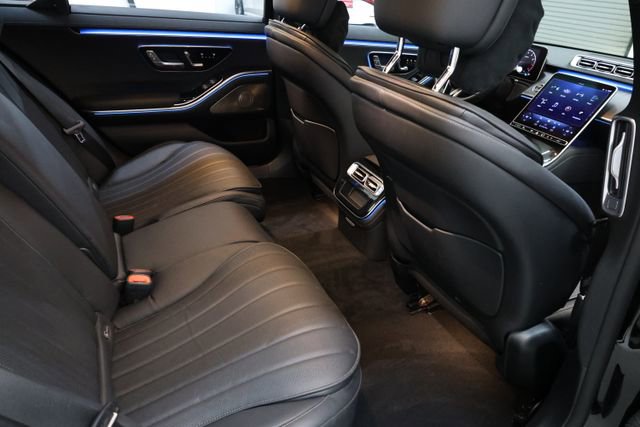Used 2022 Mercedes-Benz S 580 4MATIC Sedan w/ AMG Line Package image 98