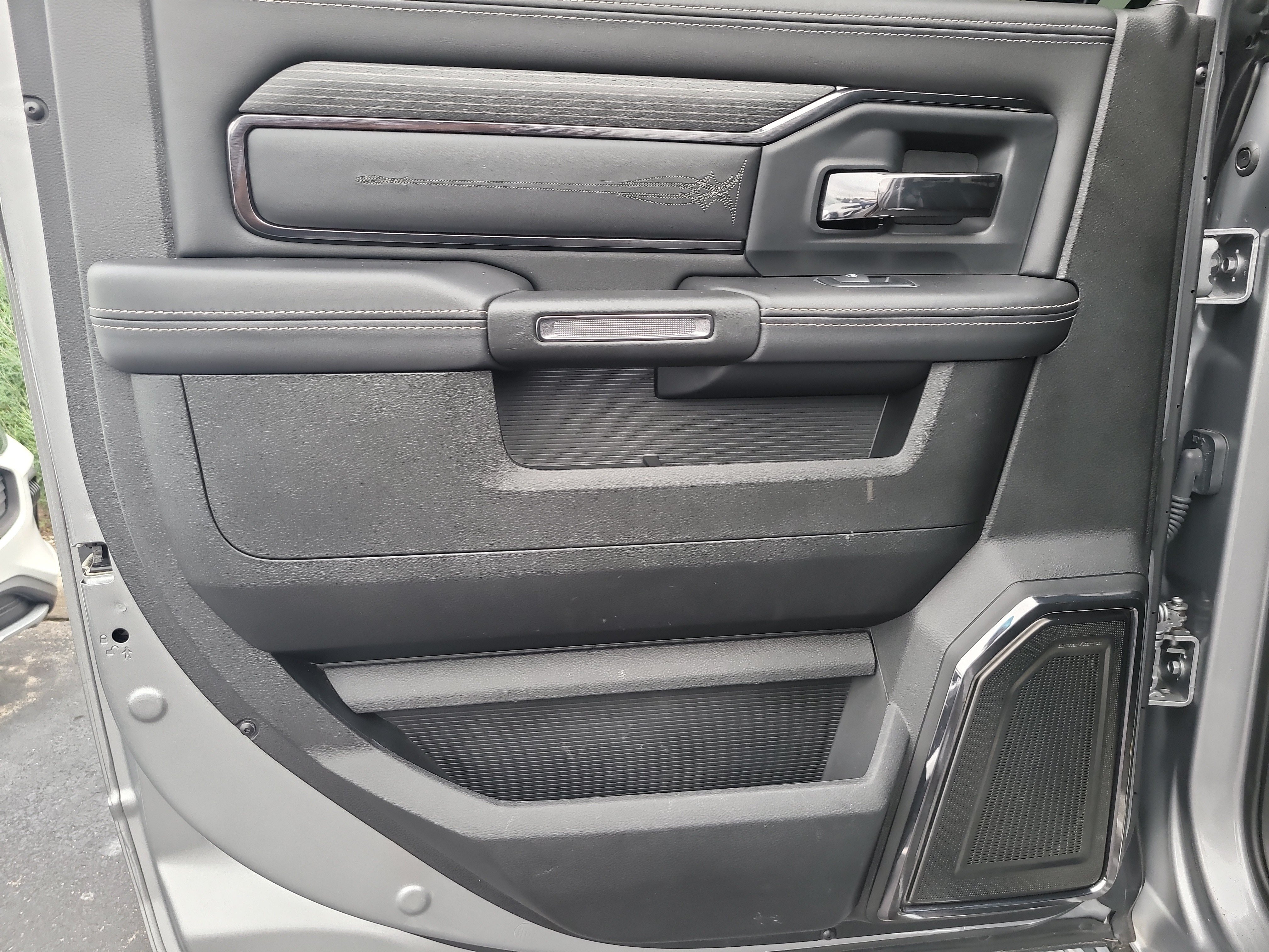 Used 2023 RAM 3500 Limited AWD/4WD image 11