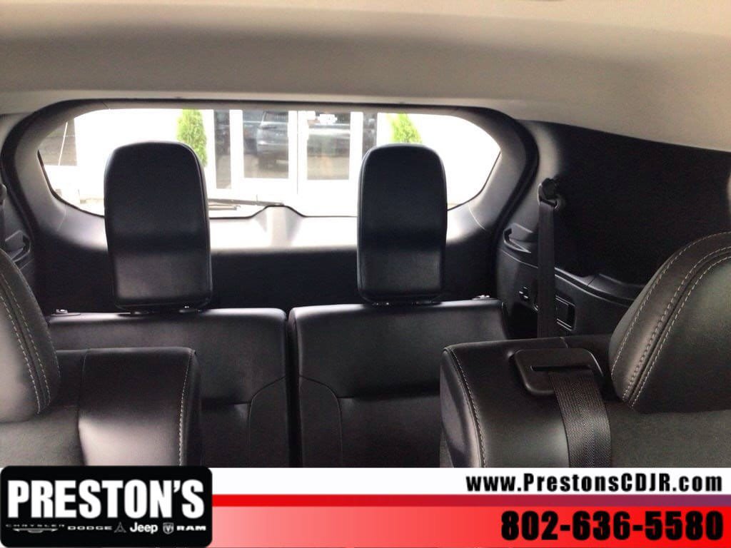 Used 2025 Mitsubishi Outlander AWD image 25