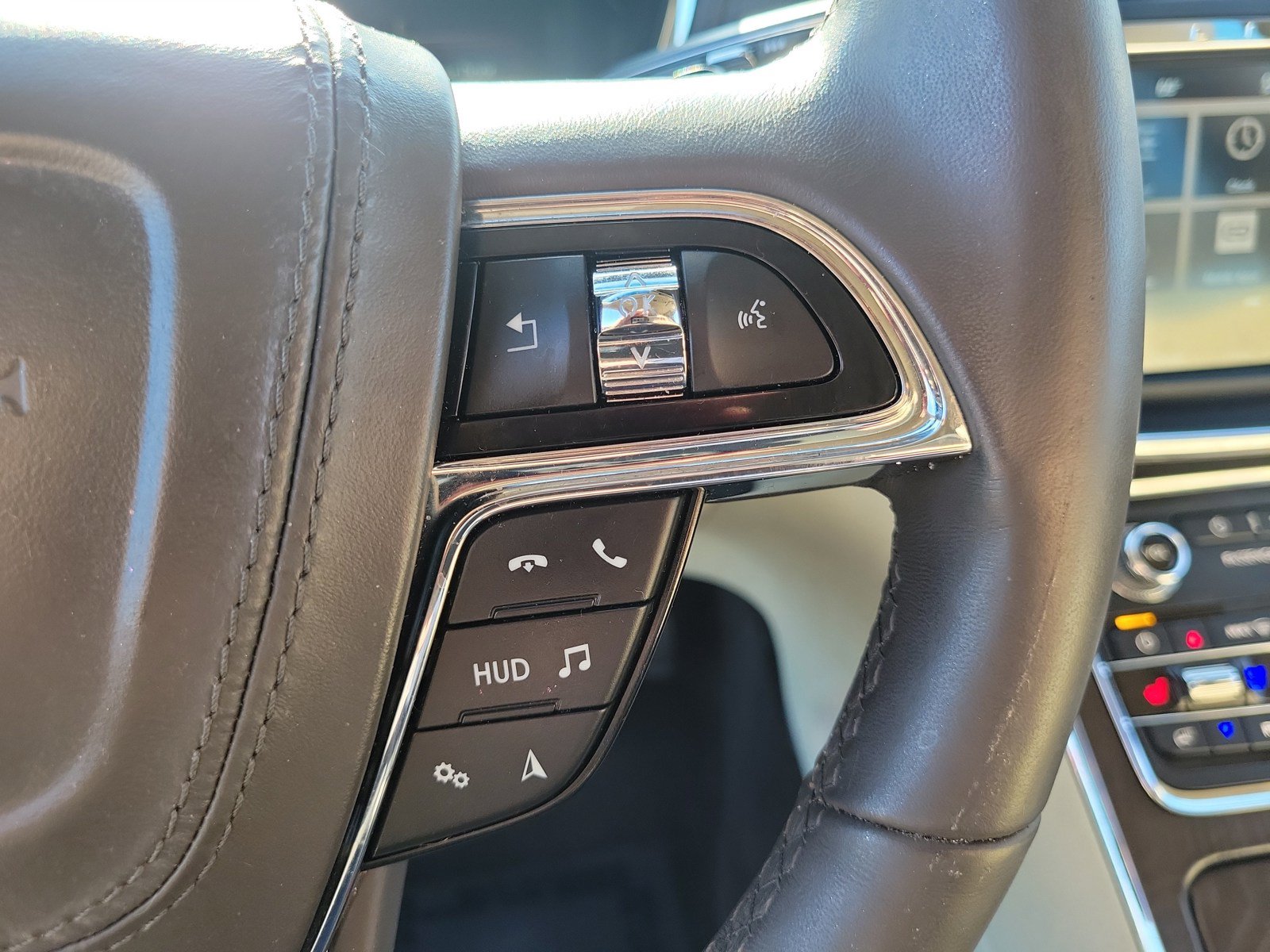 Used 2019 Lincoln Continental Reserve FWD image 19