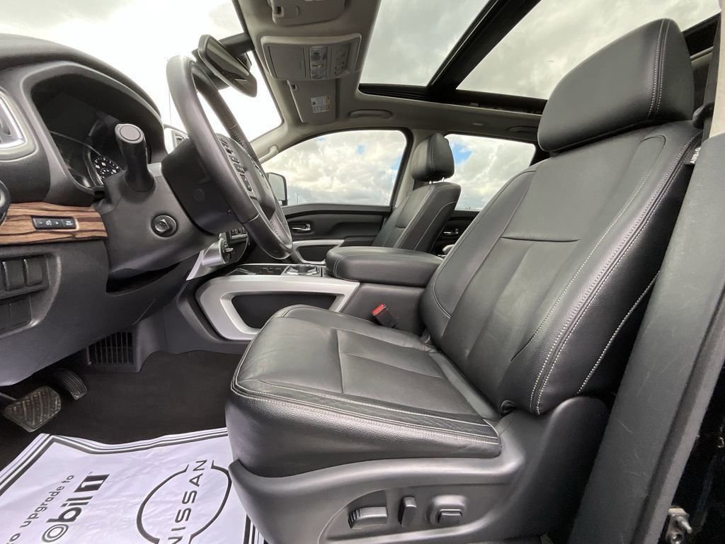 Used 2020 Nissan Titan SL w/ Moonroof Package image 44