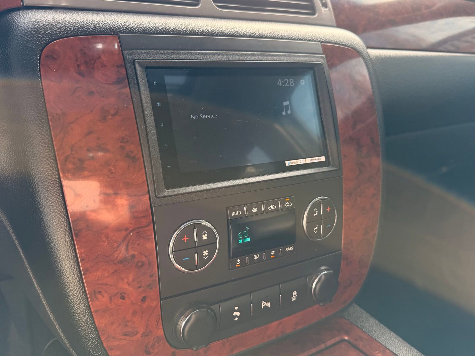 Used 2013 Chevrolet Avalanche LTZ AWD/4WD image 23