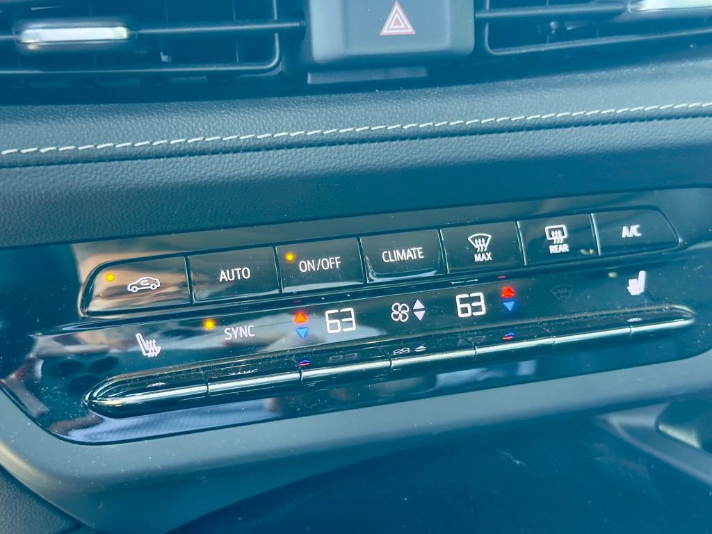 Used 2023 Buick Envision Essence w/ Sport Touring Package image 16