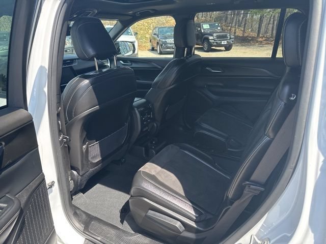 Used 2023 Jeep Grand Cherokee L Laredo AWD/4WD image 31