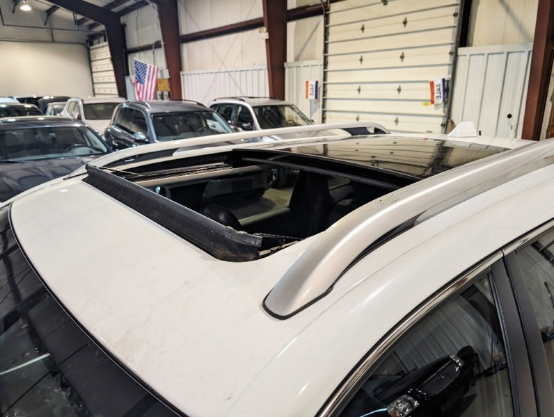 Used 2017 Jeep Cherokee Overland w/ Technology Group image 3