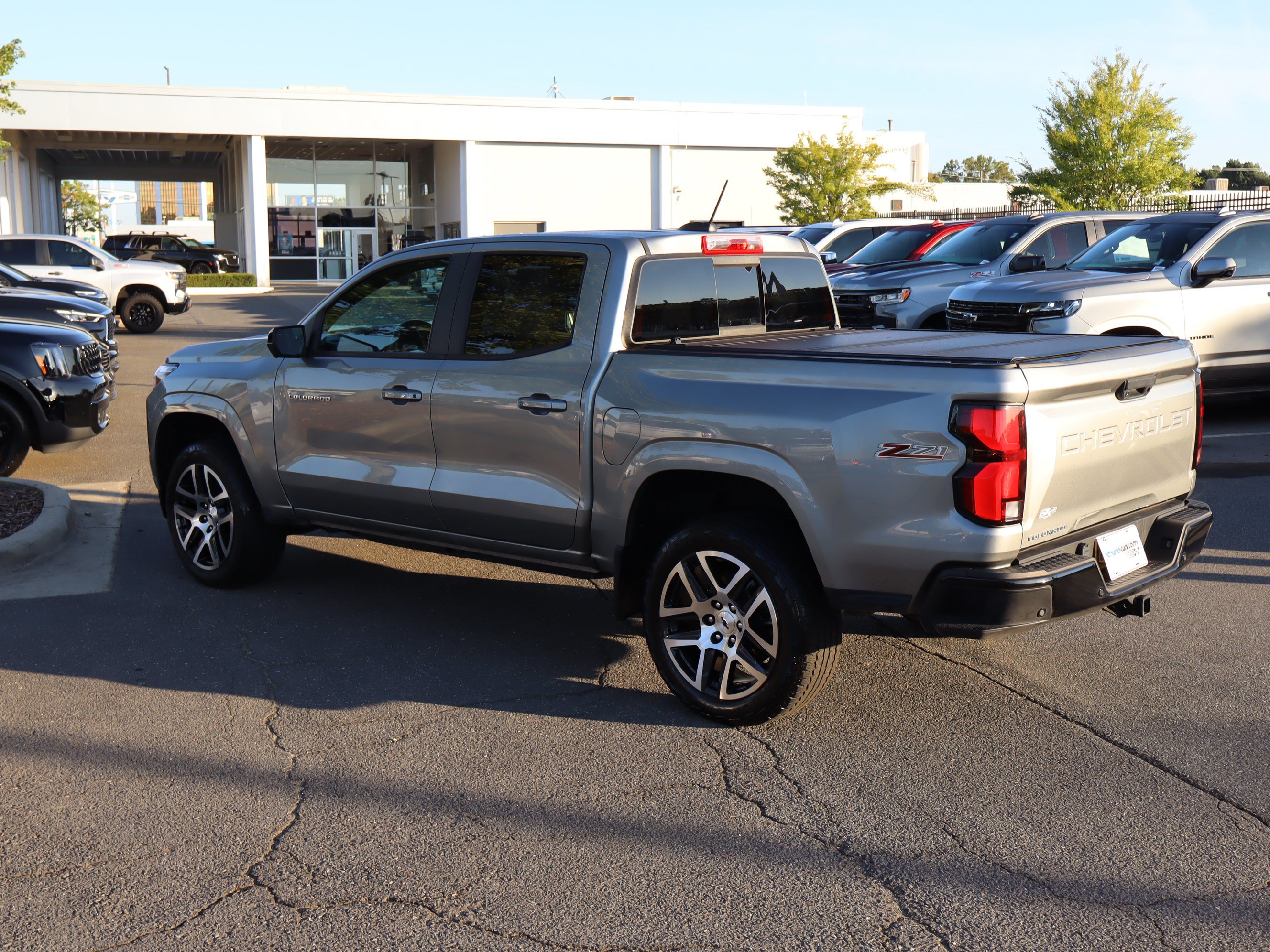 Used 2023 Chevrolet Colorado Z71 w/ Z71 Convenience Package 2 AWD/4WD image 8