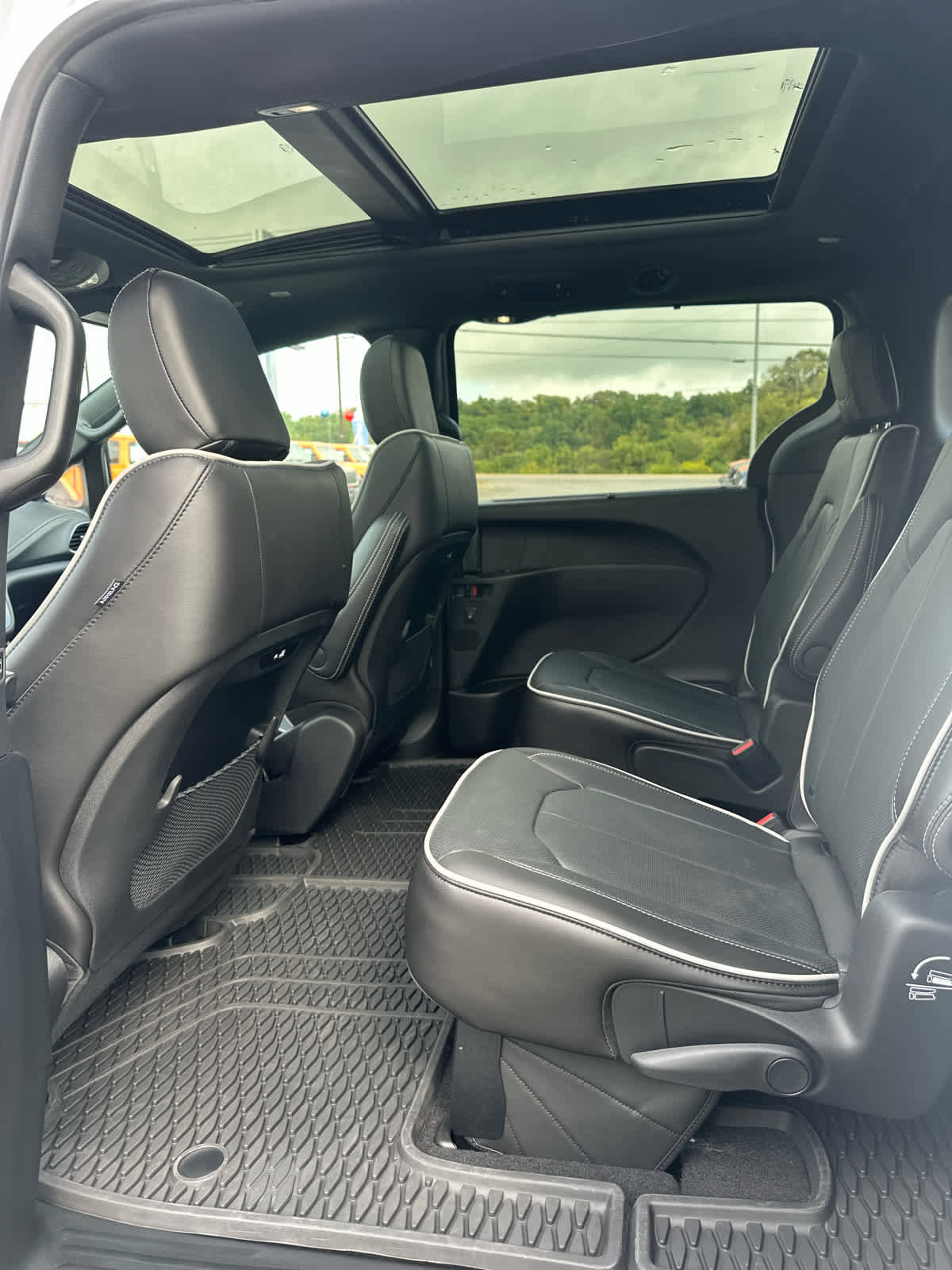 New 2026 Chrysler Pacifica Limited image 13