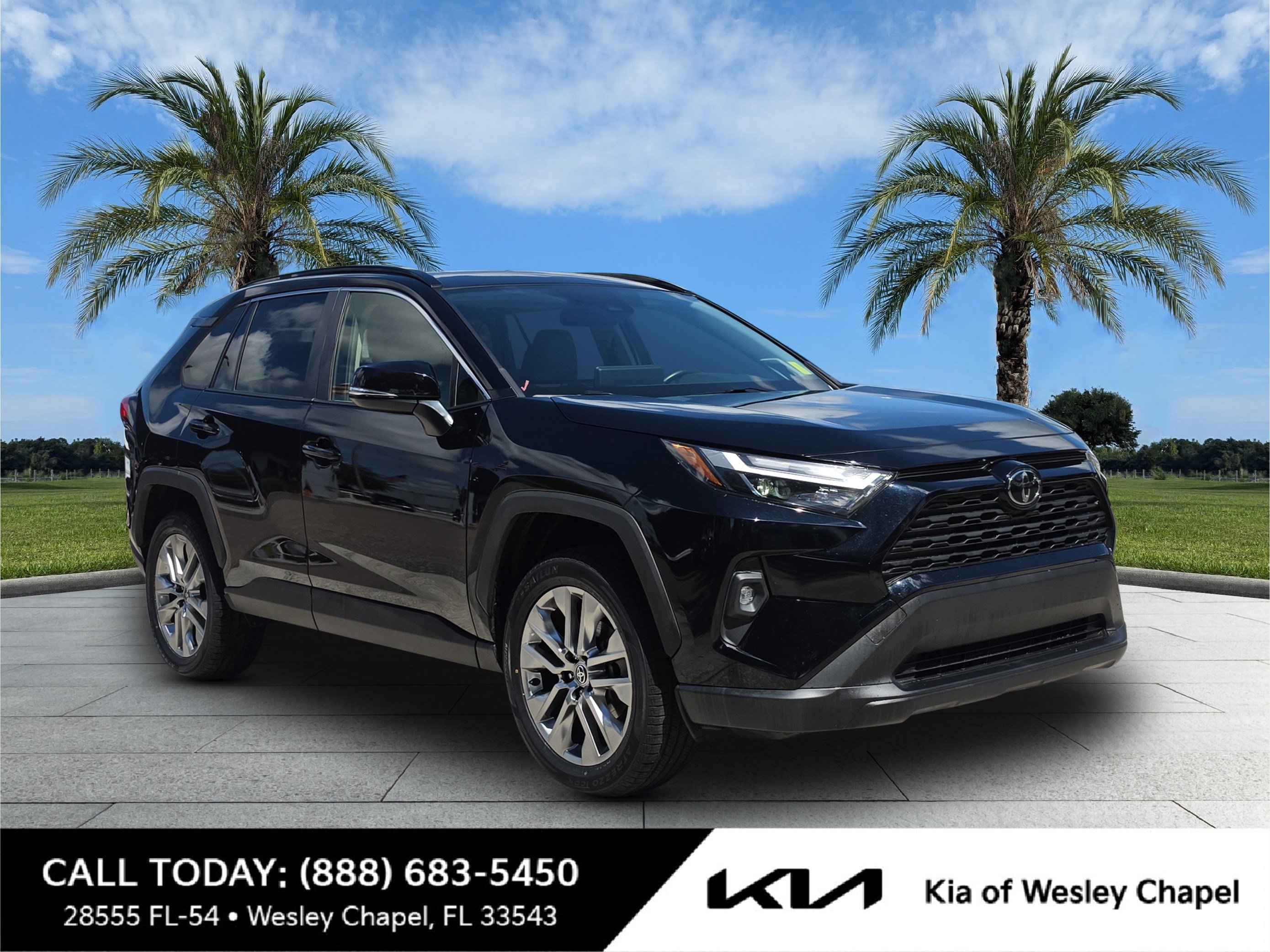 Used 2023 Toyota RAV4 XLE Premium FWD image 1