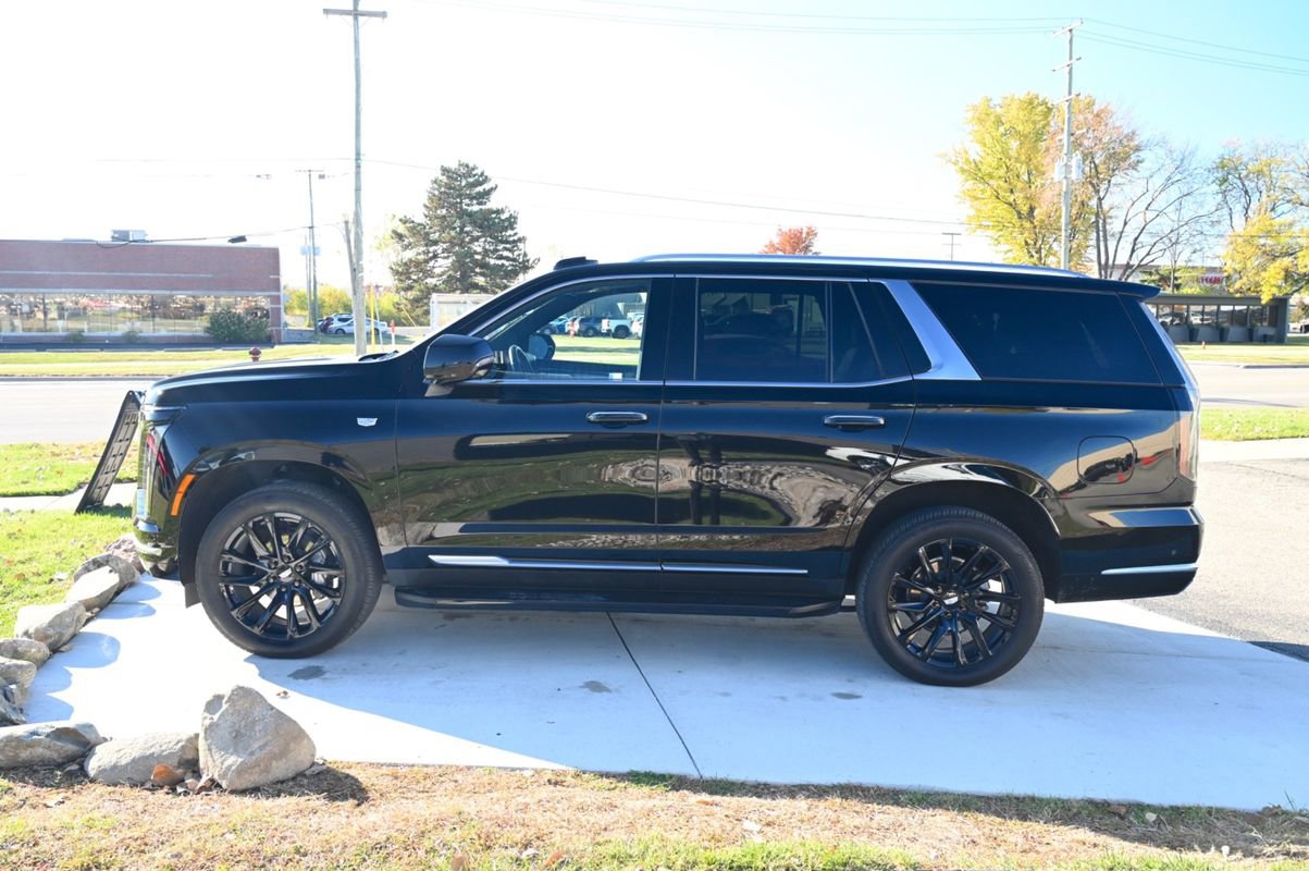Used 2025 Cadillac Escalade Premium Luxury w/ LPO, Floor Liner Package image 8