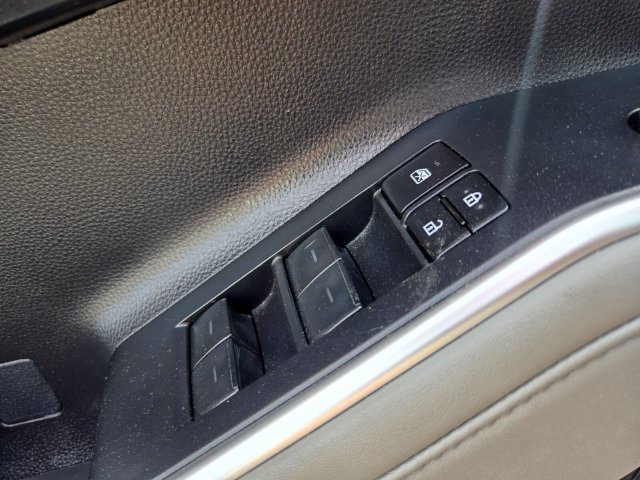 Used 2023 Toyota Highlander XLE FWD image 38