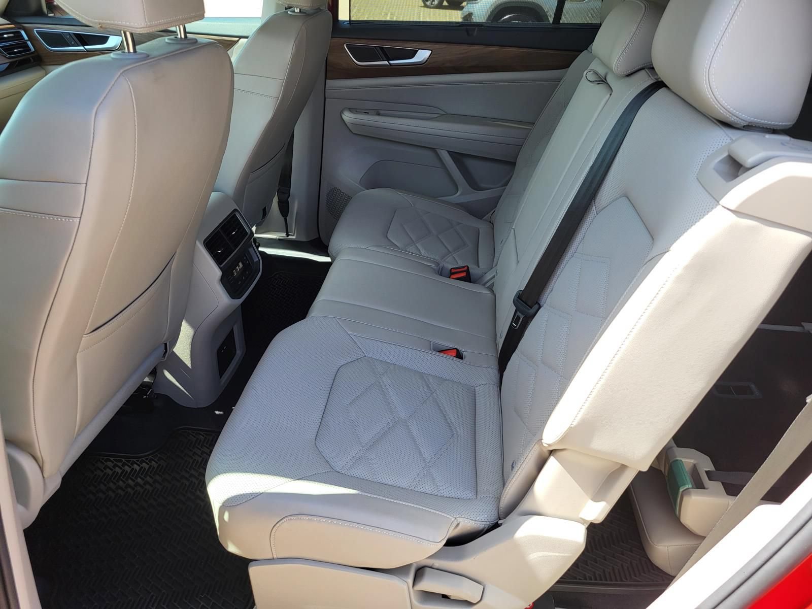 Used 2024 Volkswagen Atlas SE FWD image 15