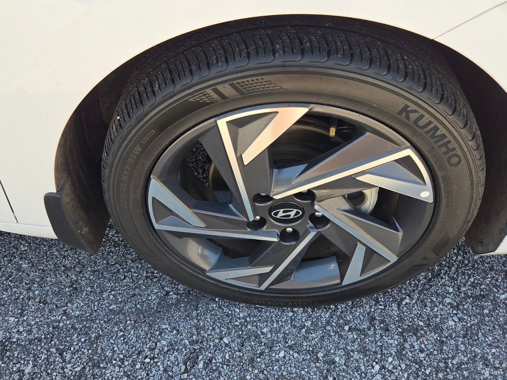 Used 2025 Hyundai Elantra Sport image 16