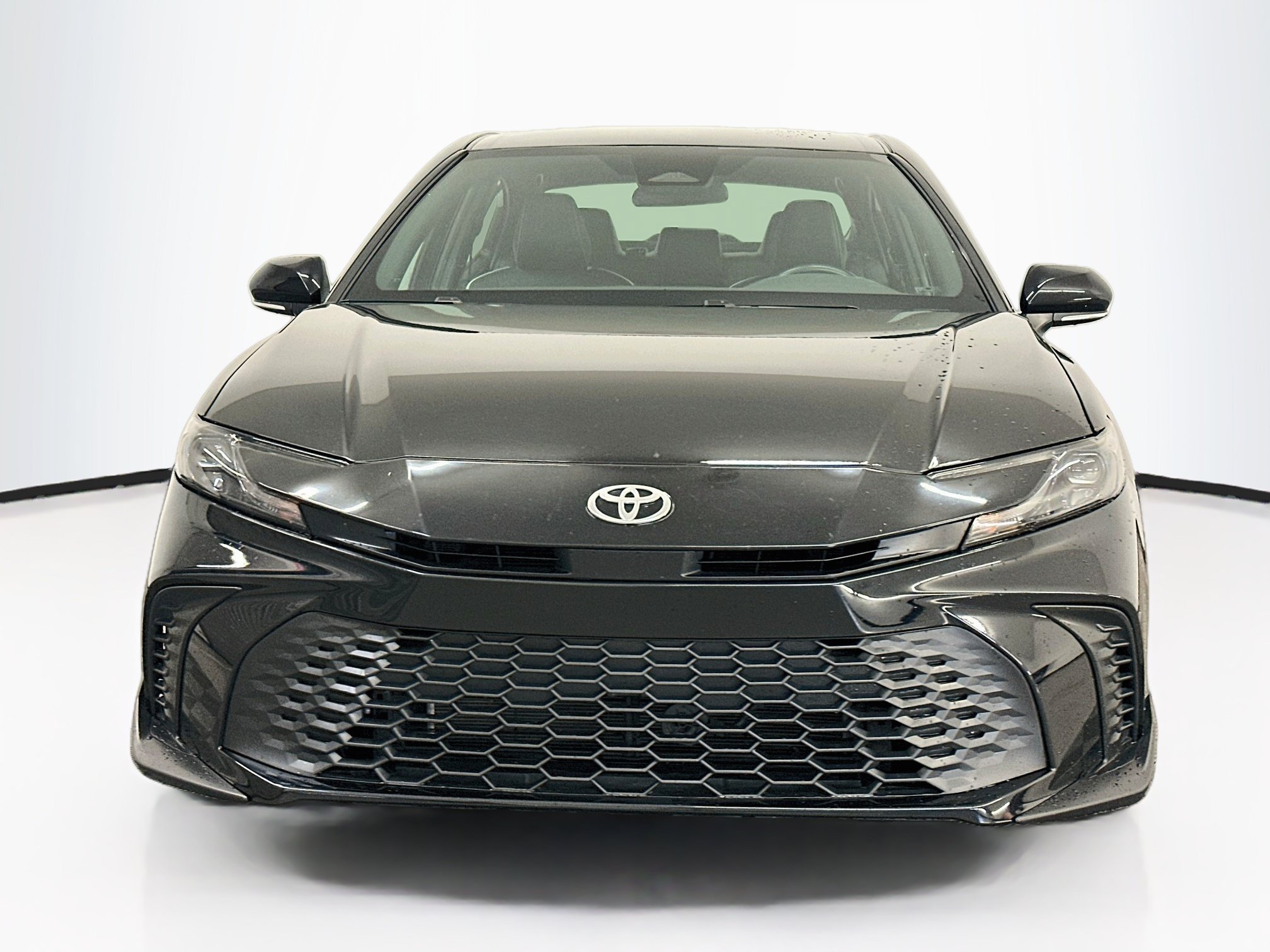 Used 2025 Toyota Camry SE FWD image 2
