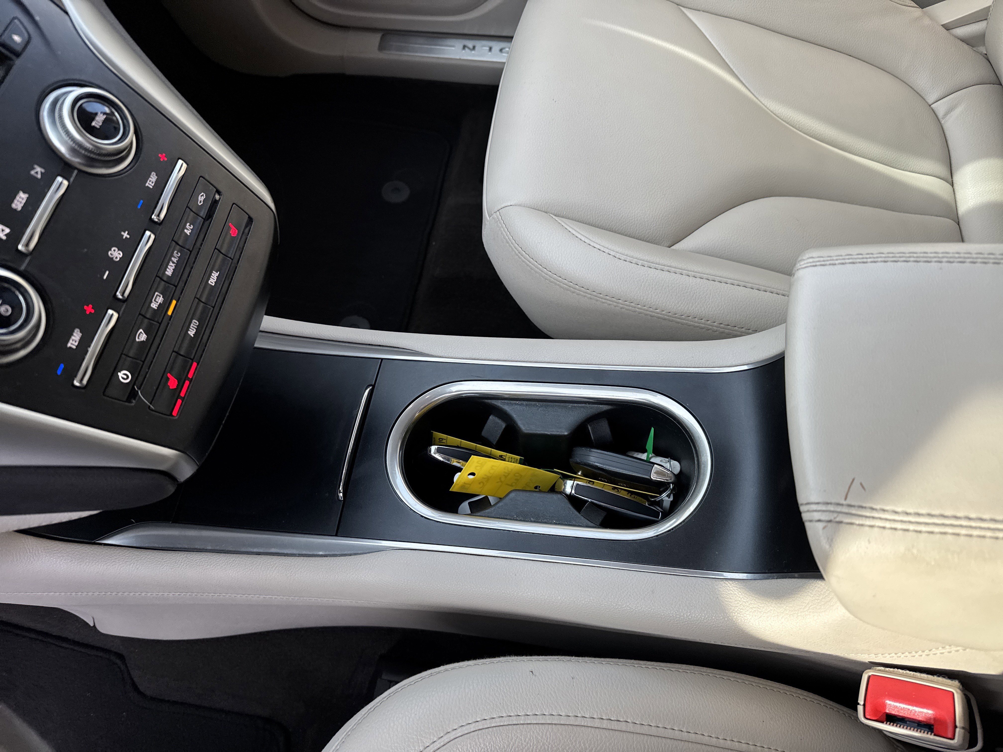 Used 2019 Lincoln MKC Premiere image 34