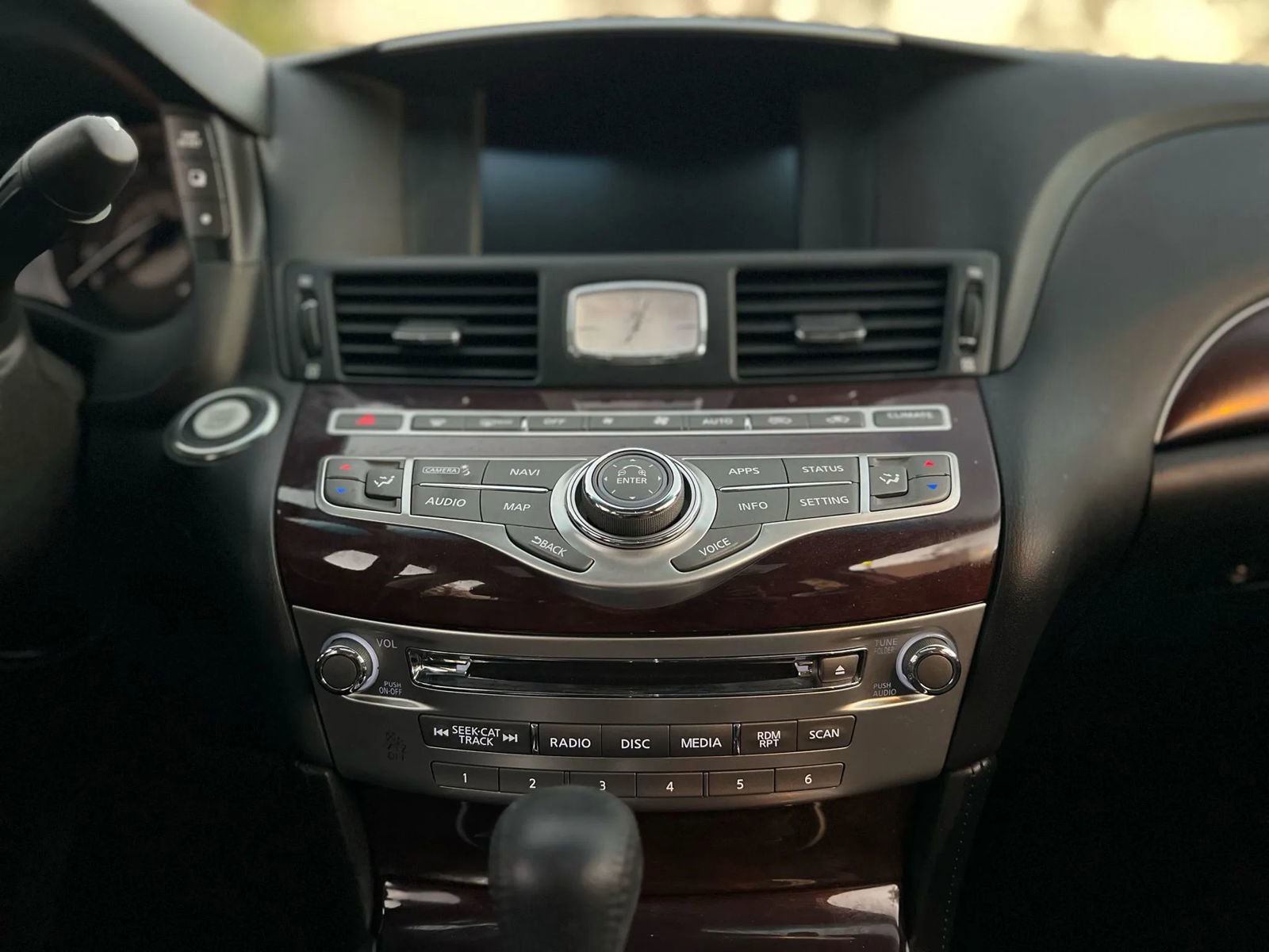 Used 2018 INFINITI Q70 Luxe image 34