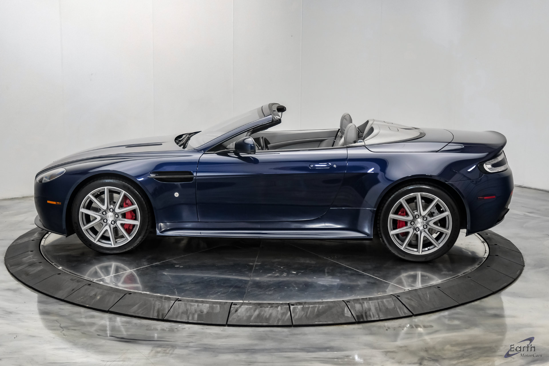 Used 2015 Aston Martin V8 Vantage GT RWD image 9