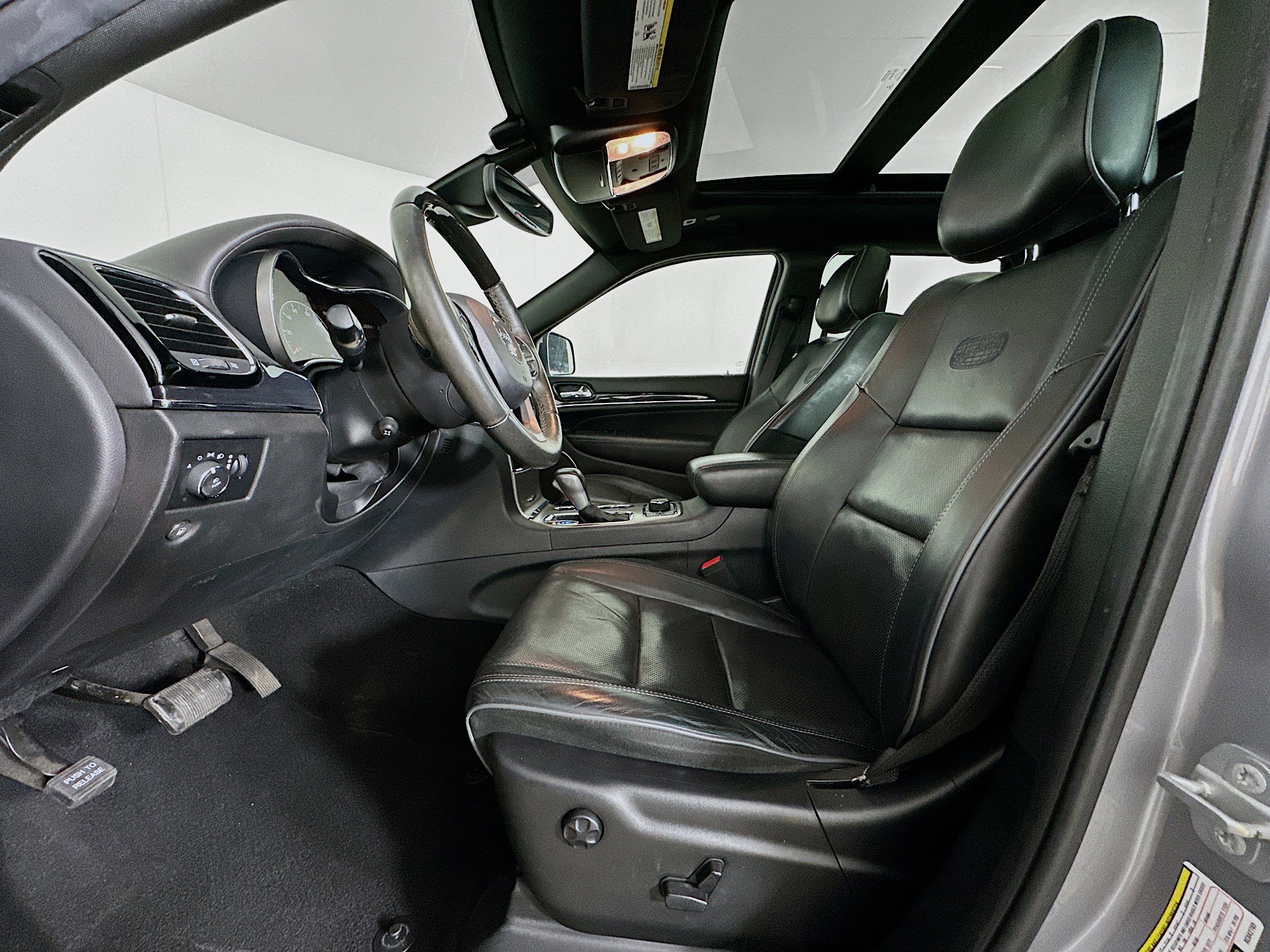 Used 2019 Jeep Grand Cherokee Overland image 13