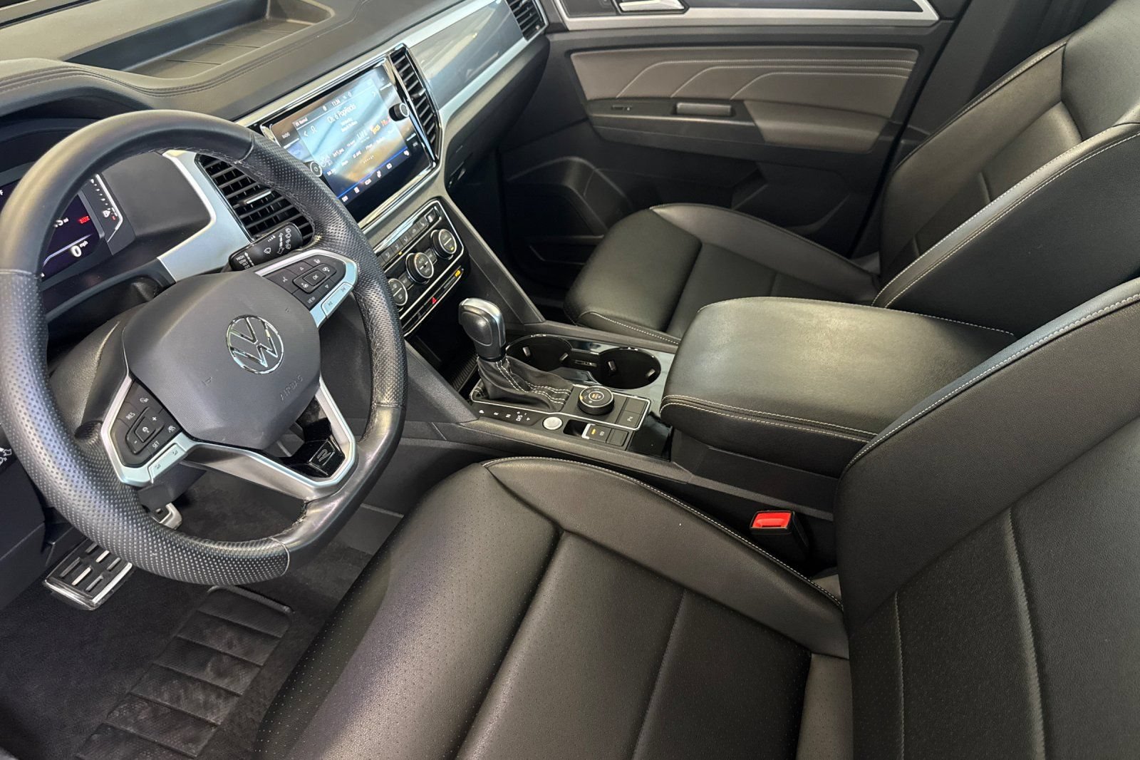 Used 2023 Volkswagen Atlas SEL R-Line AWD/4WD image 10