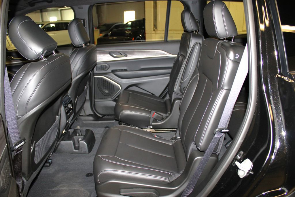 New 2025 Jeep Grand Cherokee L Limited w/ Black Appearance Package image 35
