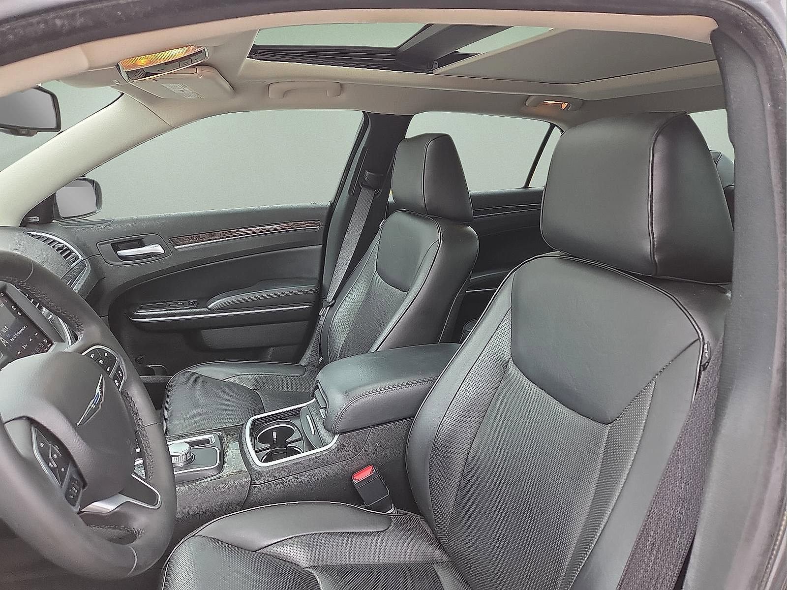 Used 2023 Chrysler 300 Touring L w/ Popular Equipment Group image 12