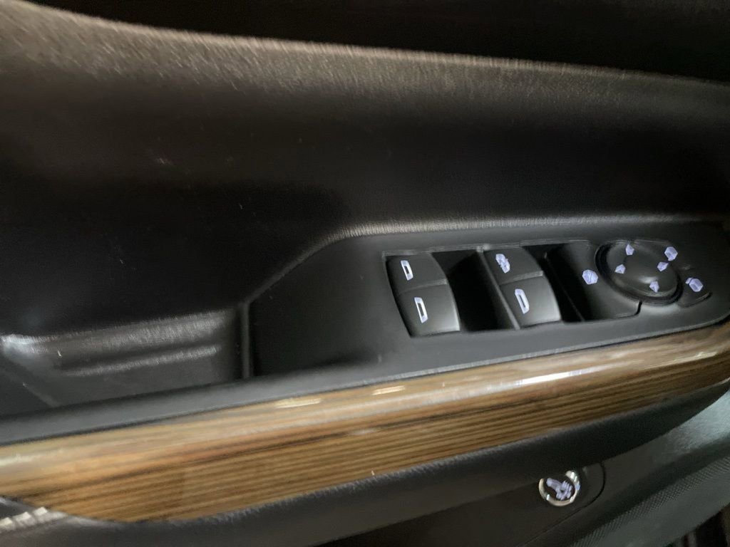 Used 2023 GMC Acadia SLE w/ Driver Convenience Package image 17