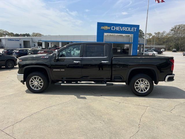 Used 2025 Chevrolet Silverado 2500 LTZ w/ LTZ Plus Package image 8