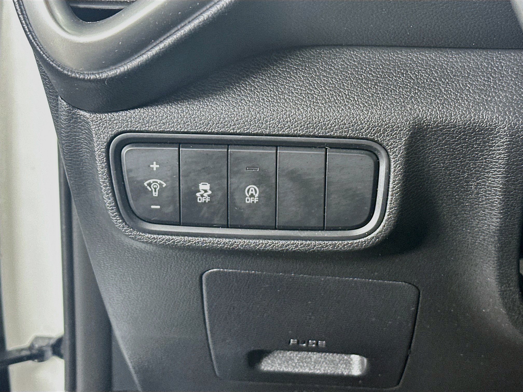 Used 2025 Kia Soul LX w/ LX Technology Package FWD image 17