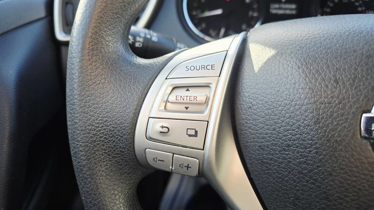 Used 2014 Nissan Rogue SV image 25