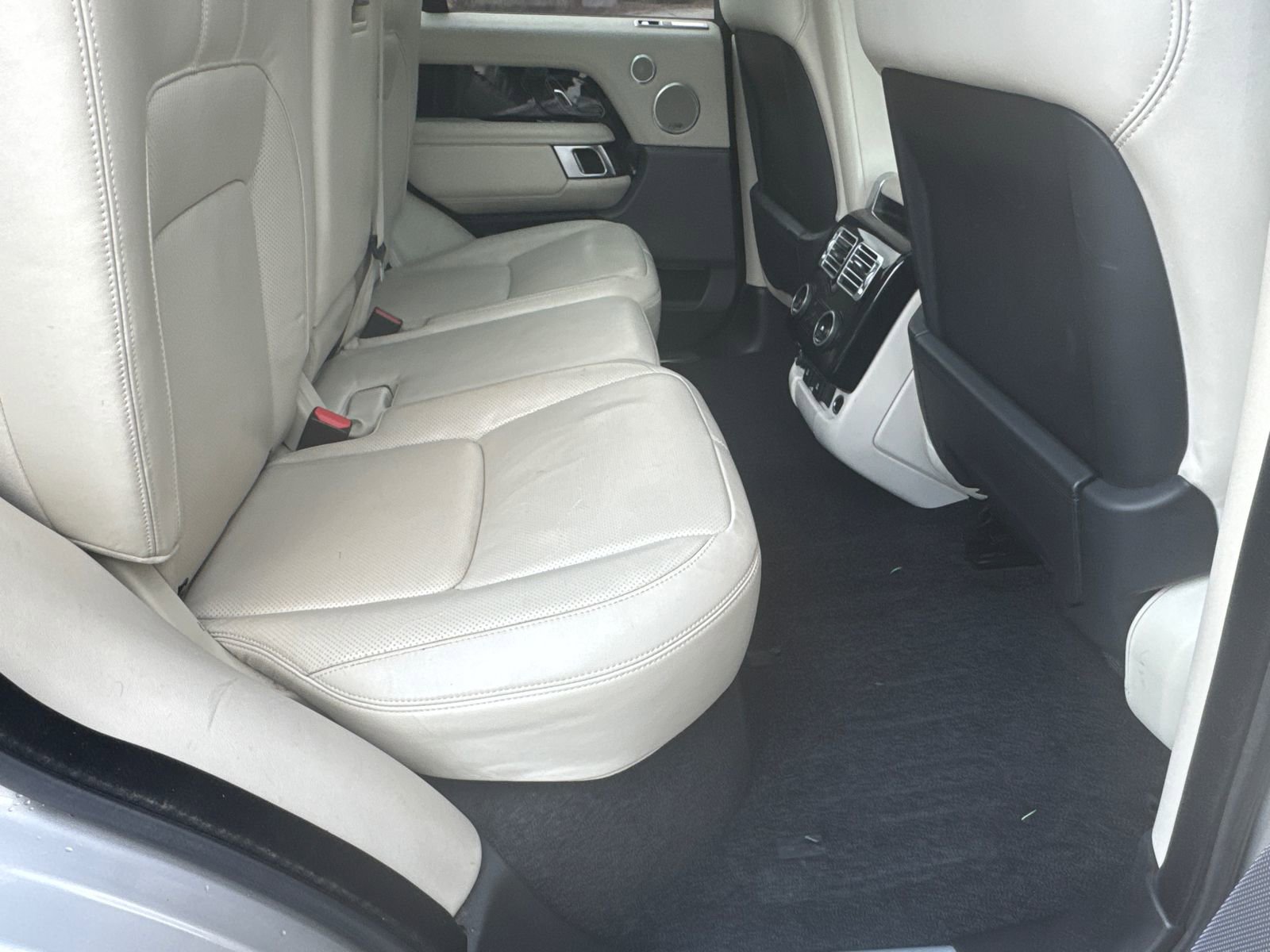 Used 2020 Land Rover Range Rover HSE image 15