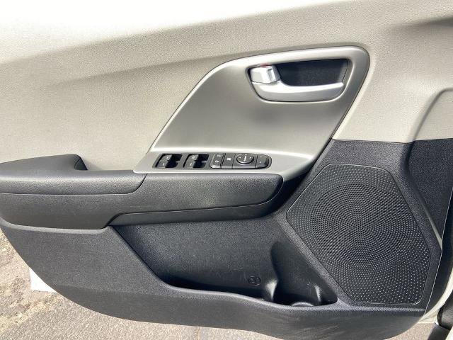 Used 2018 Kia Niro LX image 17