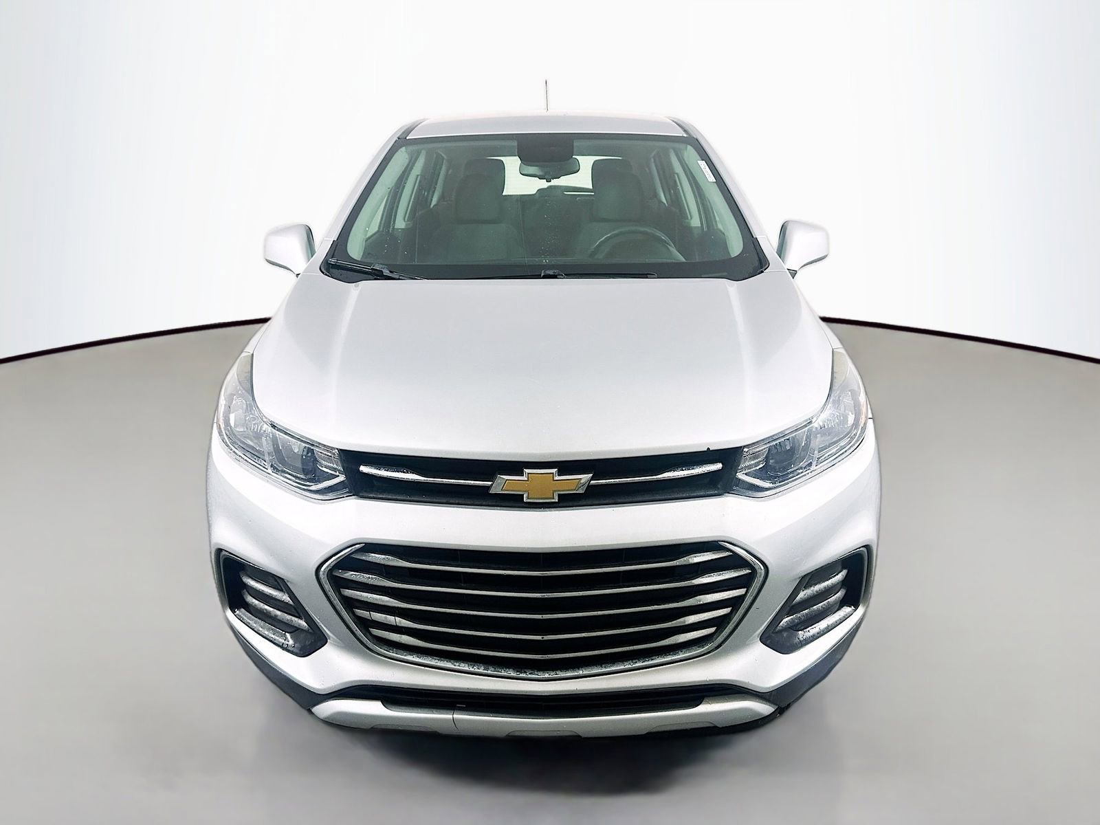Used 2019 Chevrolet Trax LS w/ LPO, Cargo Package FWD image 2
