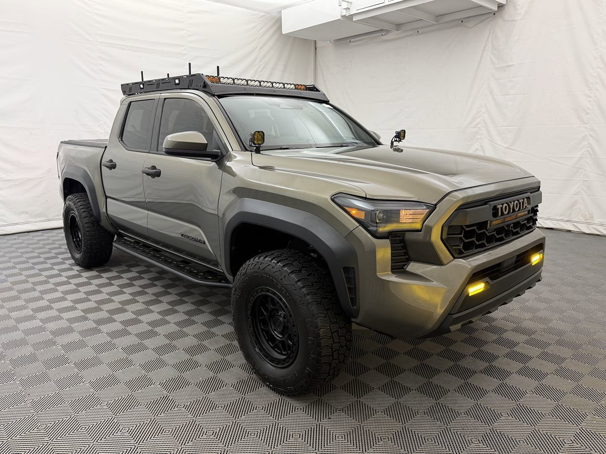 Used 2024 Toyota Tacoma TRD Off-Road AWD/4WD image 4