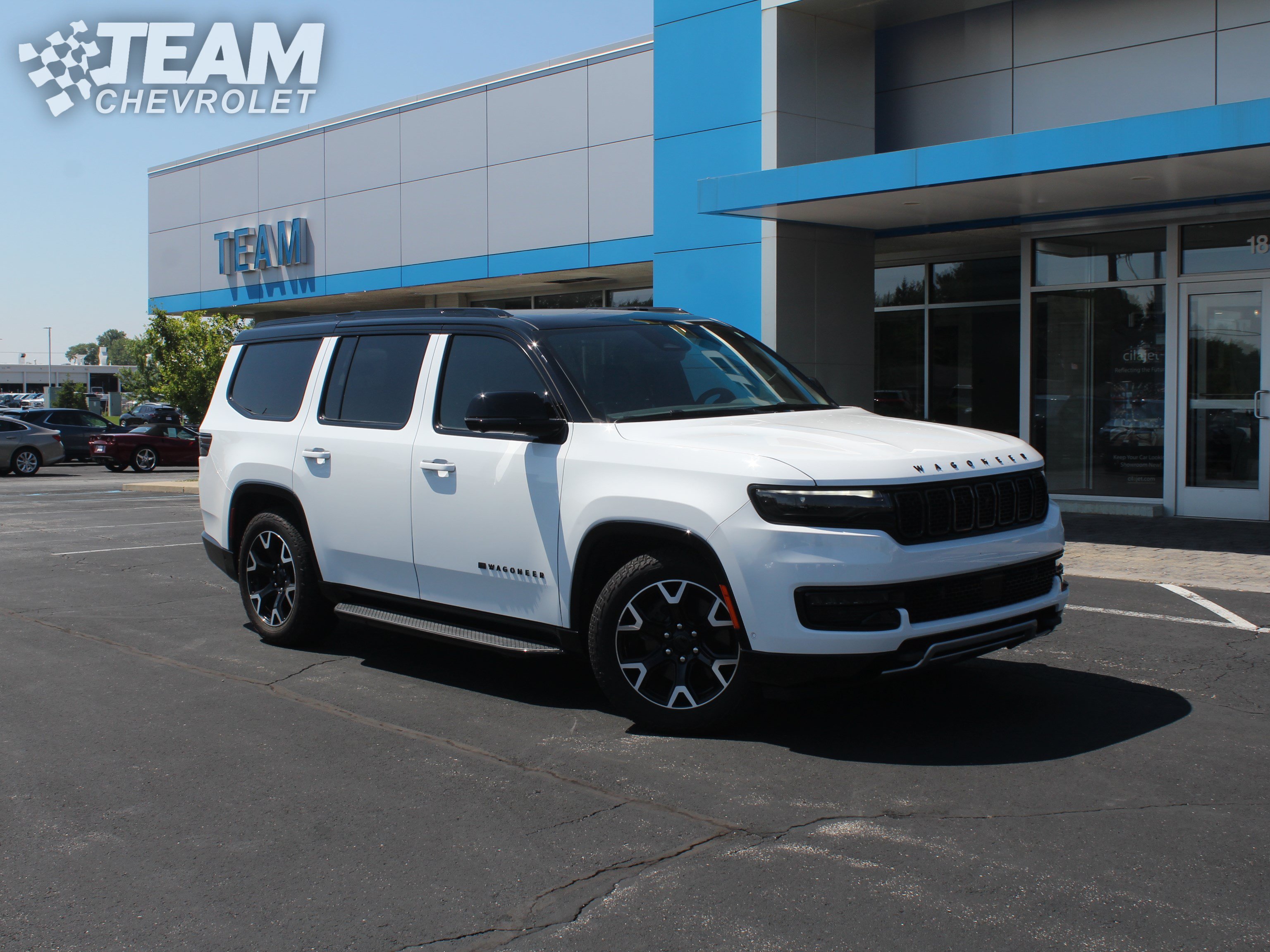 Used 2025 Jeep Wagoneer Series II AWD/4WD image 2