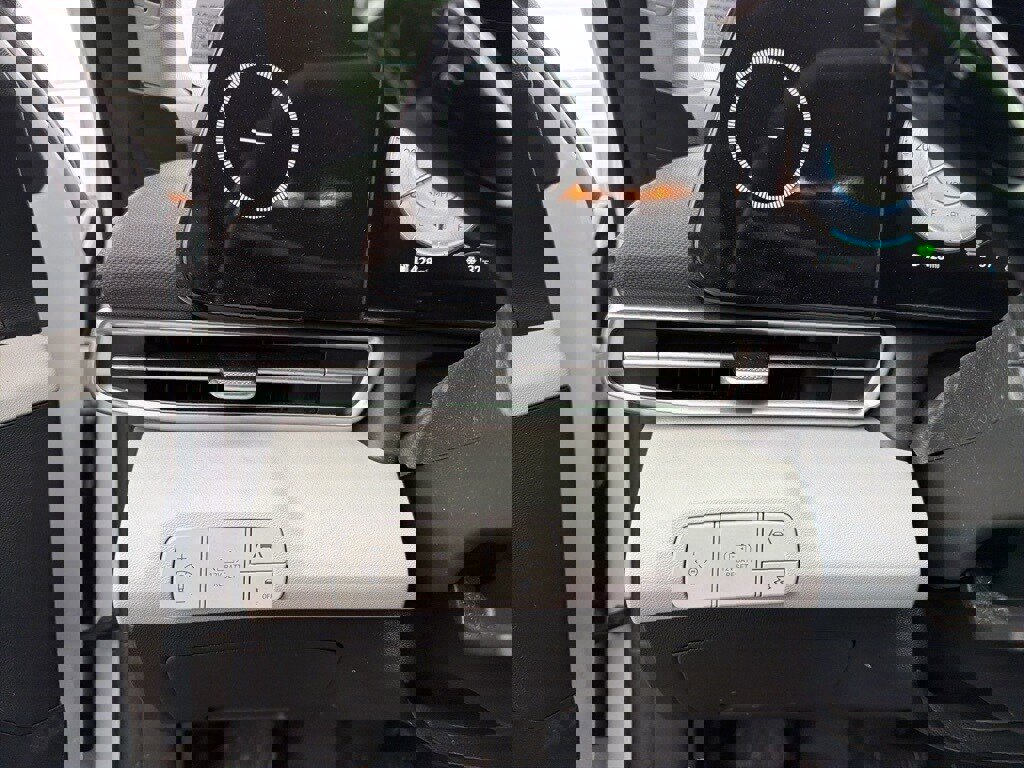 Certified 2022 Hyundai Elantra Limited image 31