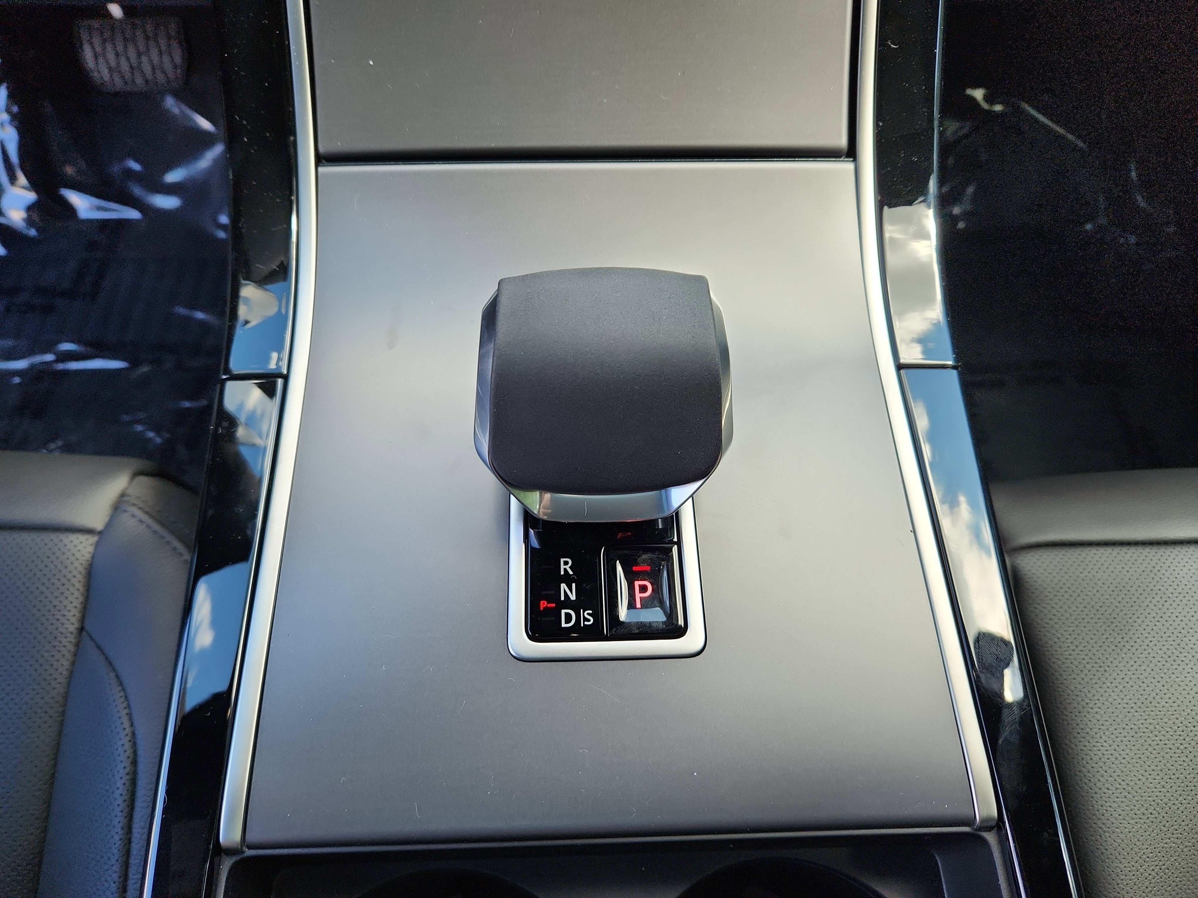 Used 2026 Land Rover Range Rover Velar S image 16